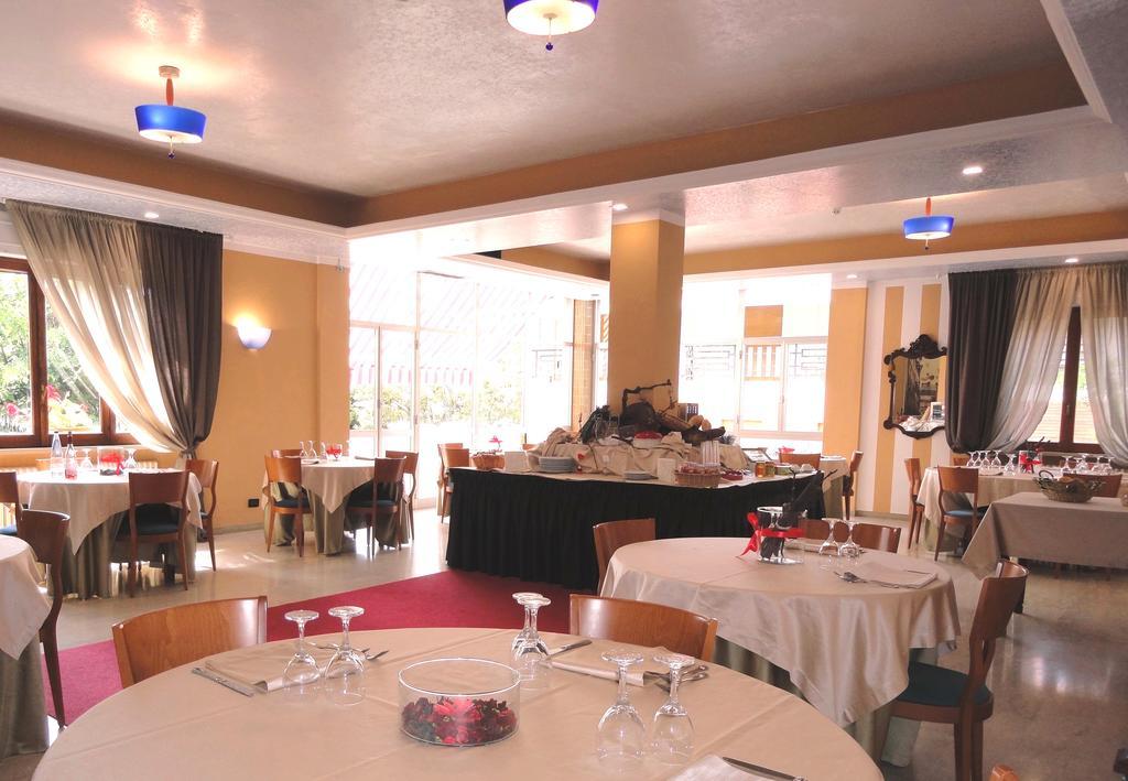 Hotel Arimannia 카라마니코 테르메 외부 사진