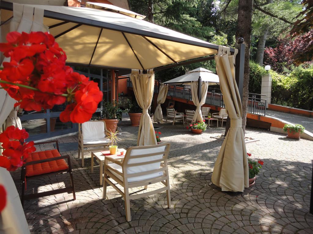 Hotel Arimannia 카라마니코 테르메 외부 사진